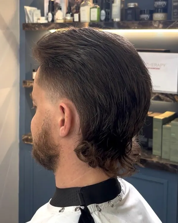 Modern mullet with a tapered neckline